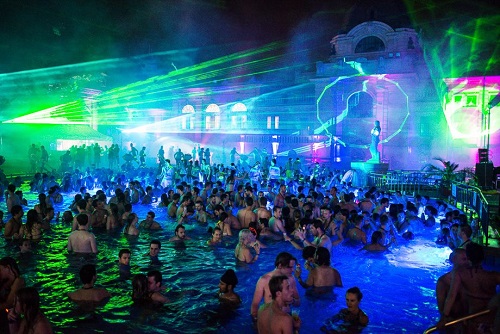 SPAARTY Europes biggest pool party