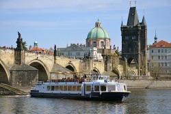 Private River Cruise With Food