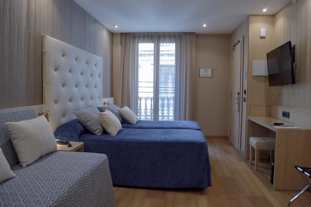 Barcelona 3 Star B&B 